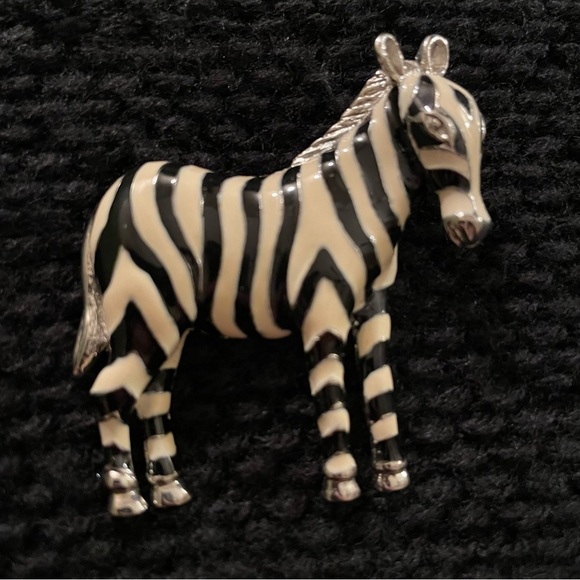 Jewelry - Vintage Enamel Zebra Pin